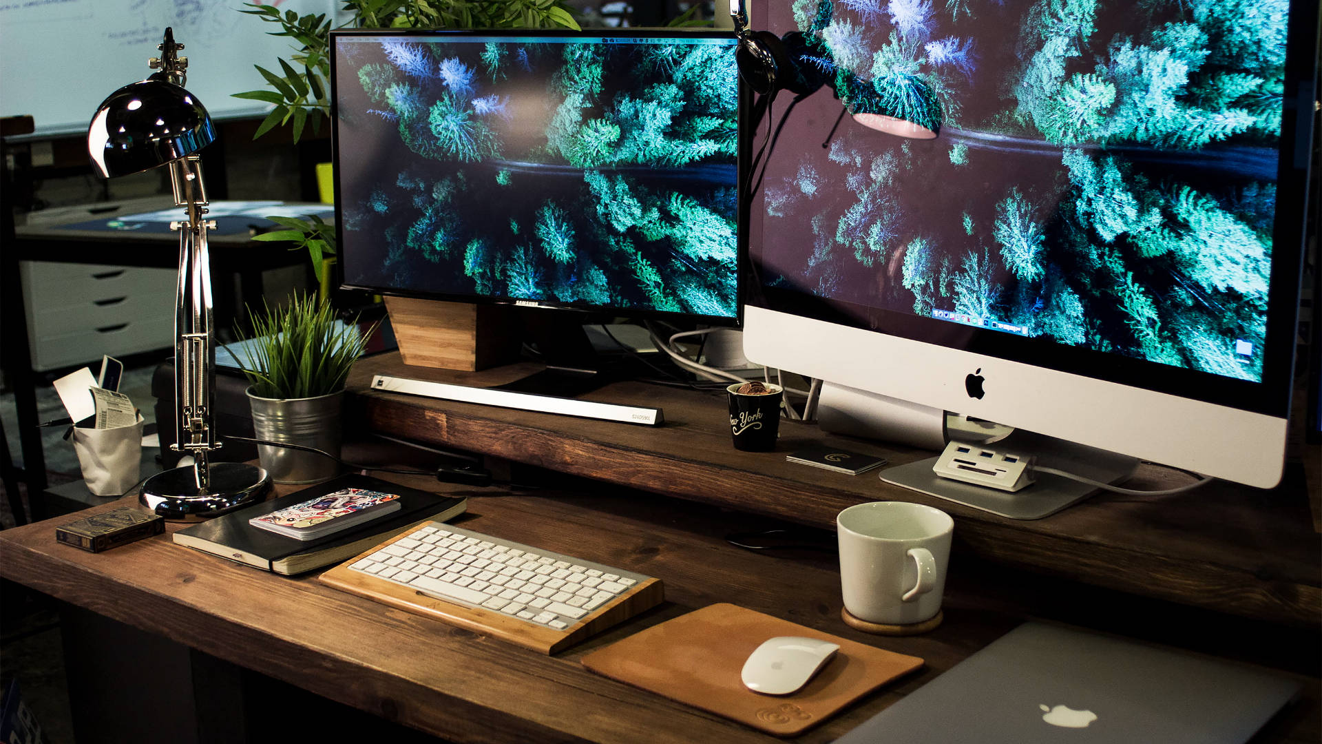 Full Hd Computer Desktop In Wood Aesthetic