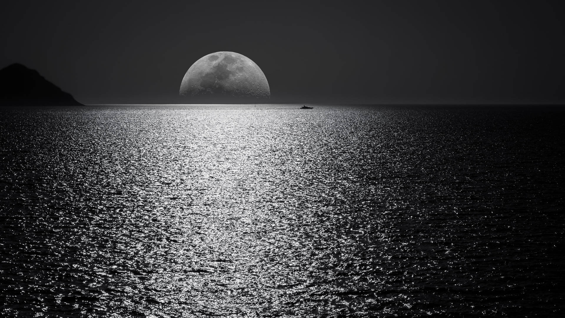 Full Moon In Ocean Background