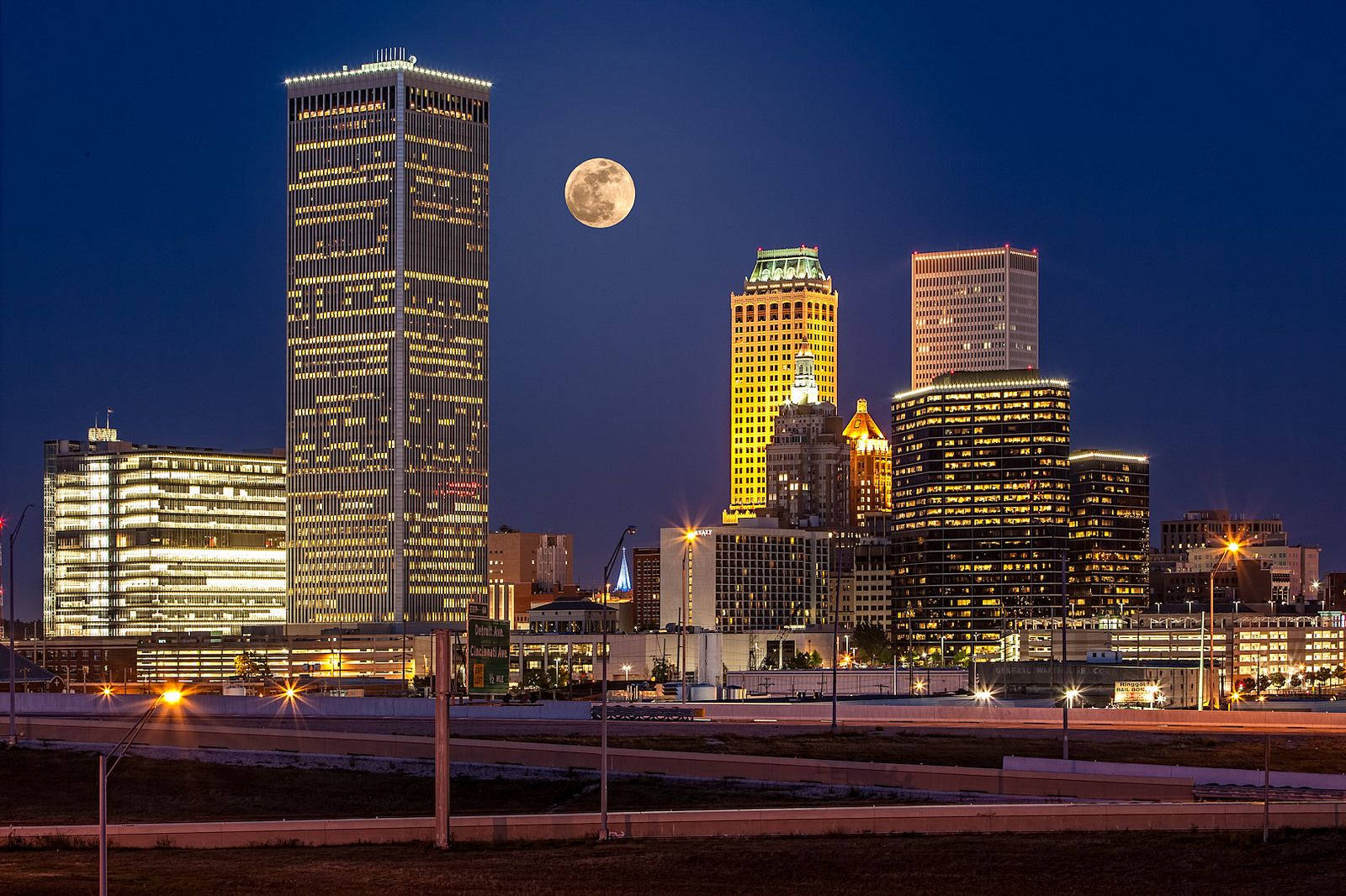 Full Moon Over Tulsa Oklahoma Background