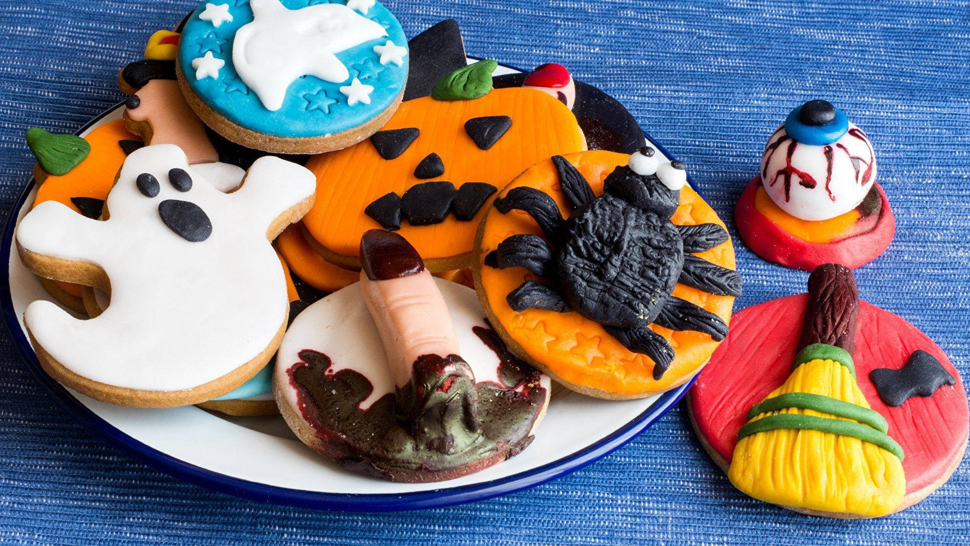 Fun And Spooky Halloween Cookies