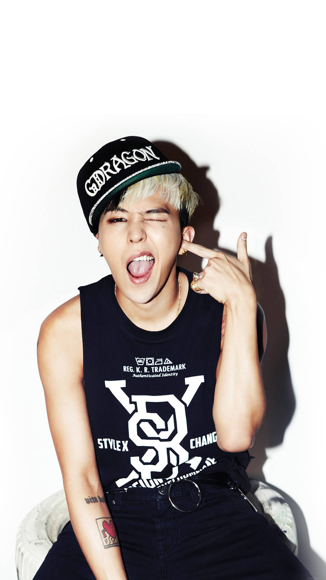 G-dragon Crooked Background