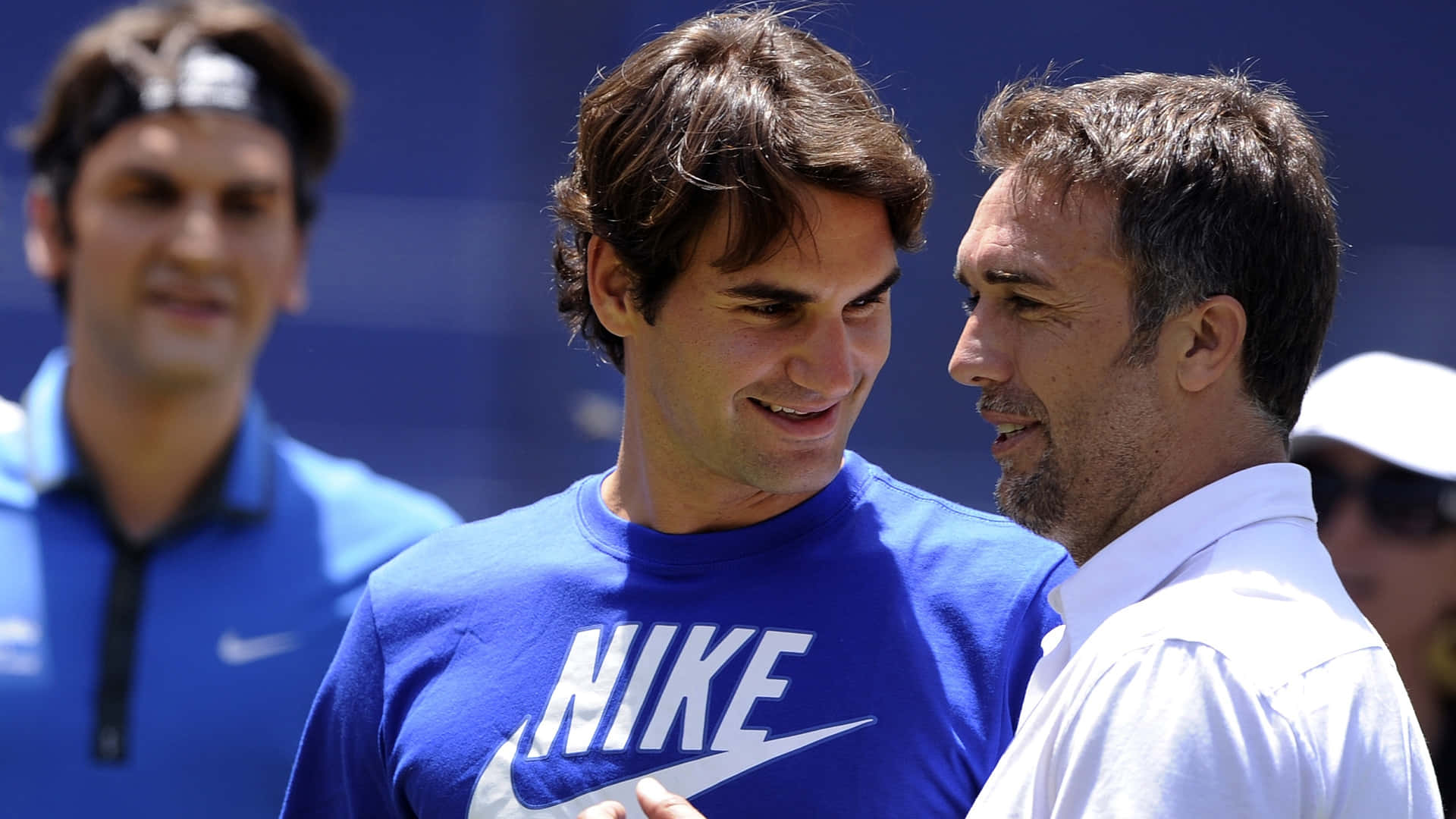Gabriel Batistuta And Roger Federer Background