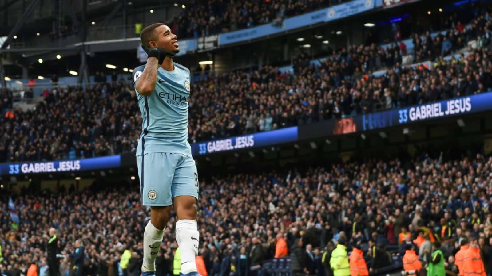 Gabriel Jesus Looks Up At Crowd