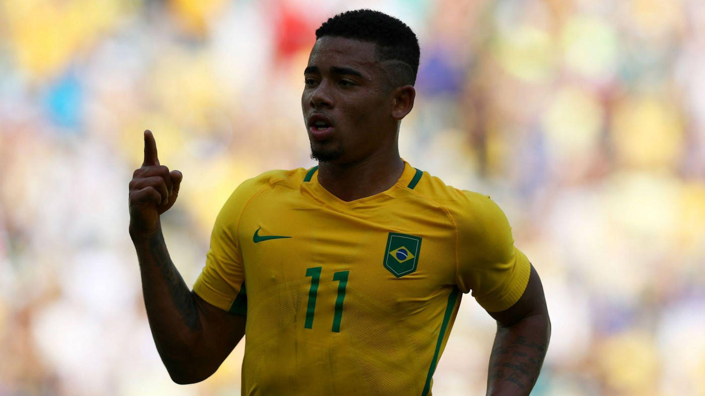 Gabriel Jesus Pointing Up At Sky Background