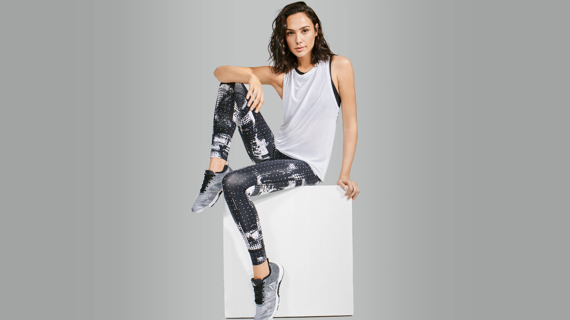 Gal Gadot For Reebok 2018 Background