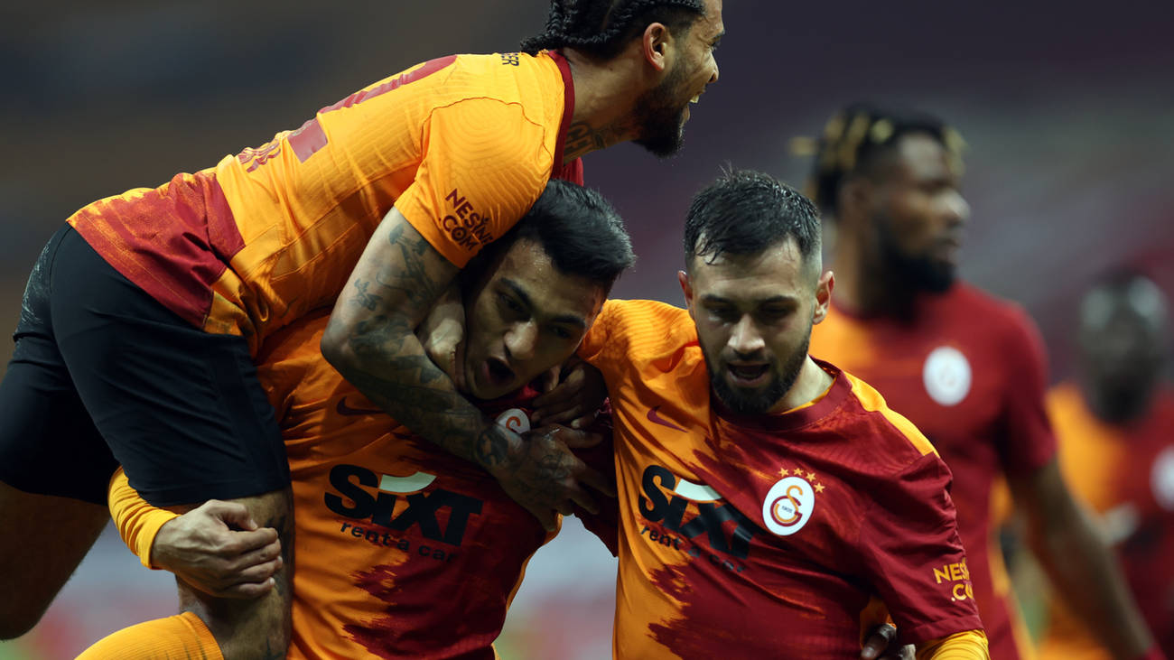 Galatasaray Players Goal Celebration