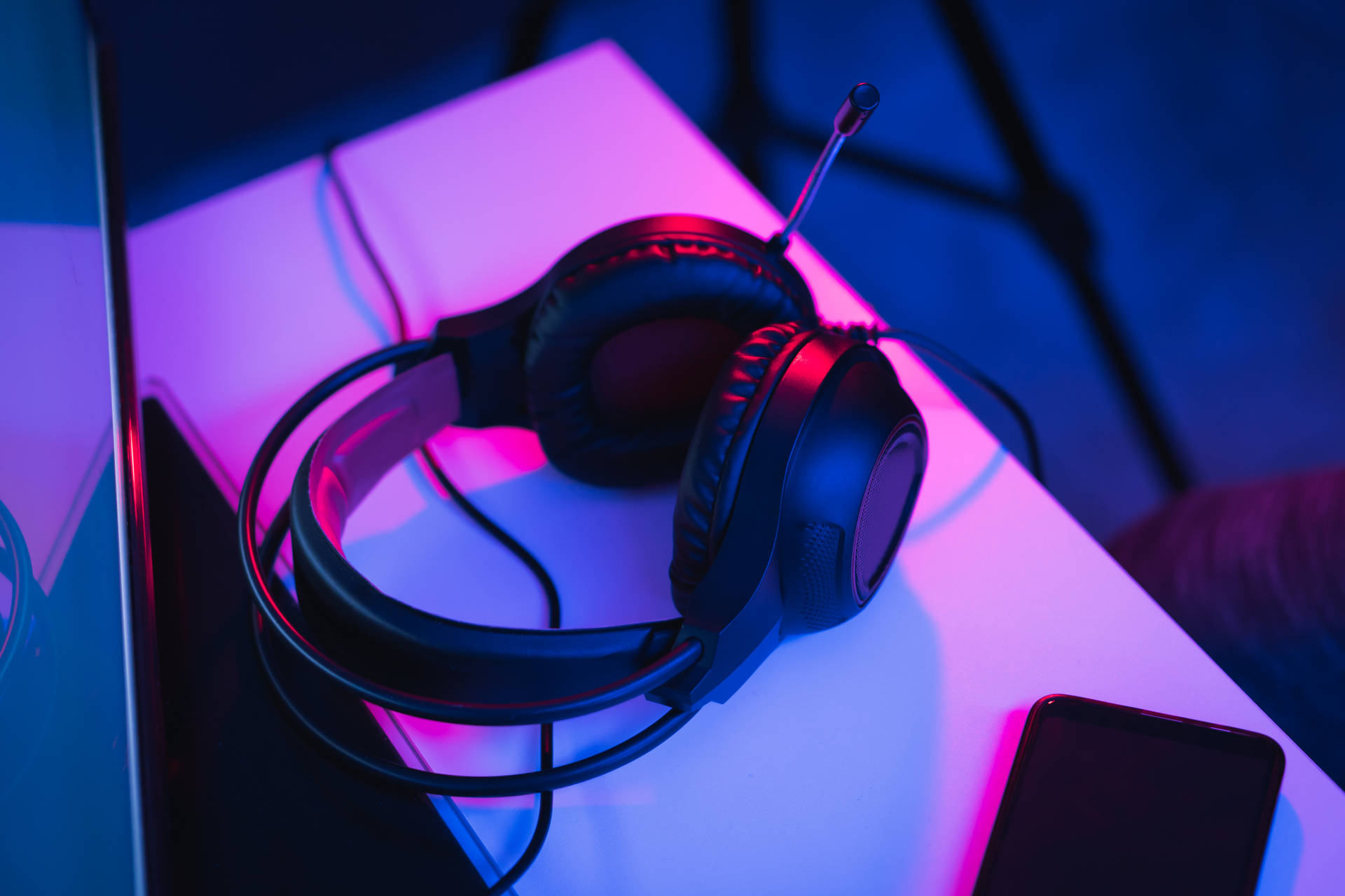 Gamer Black Headphone Background