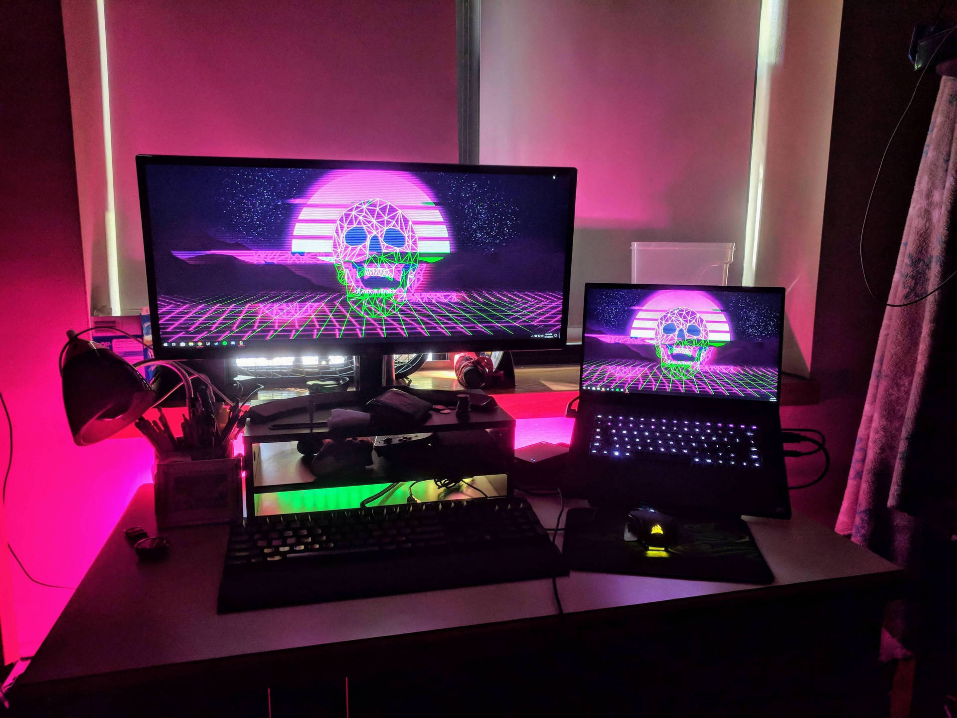 Gaming Room Retro Wave Desktop