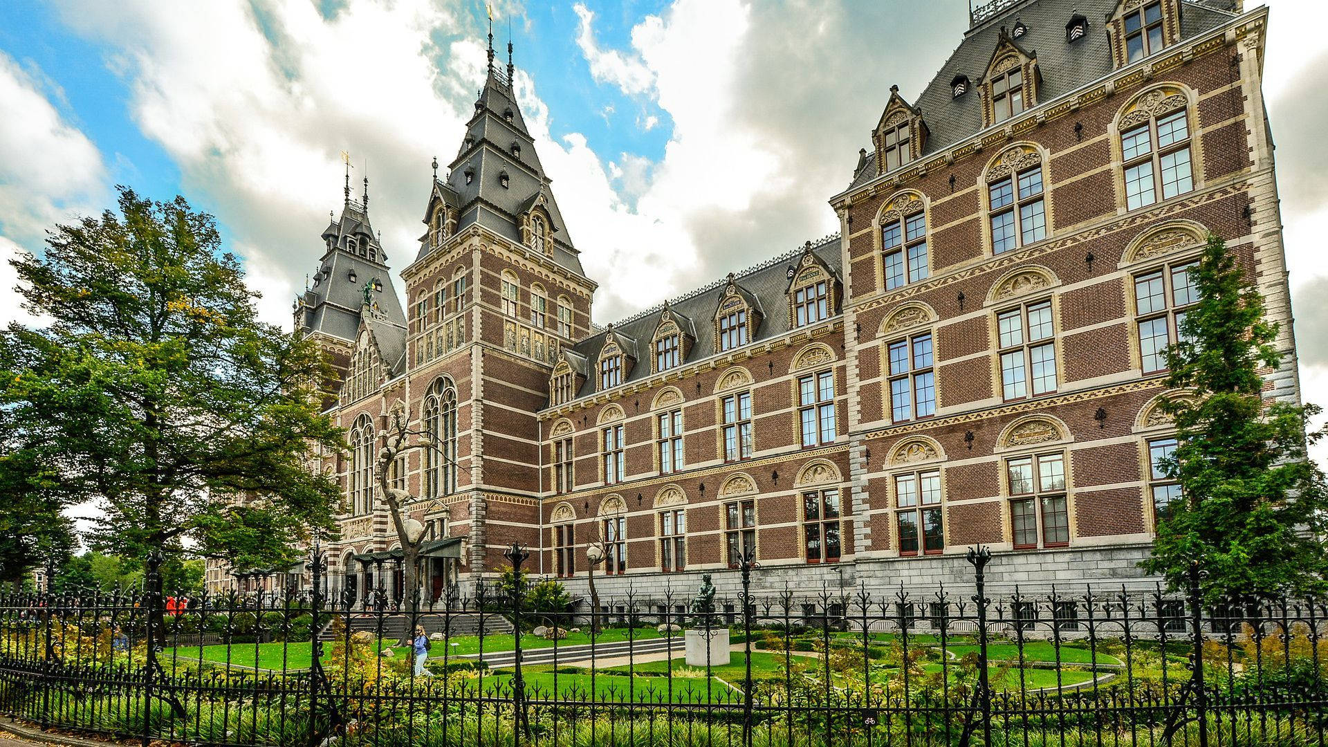 Garden Outside Rijksmuseum Background