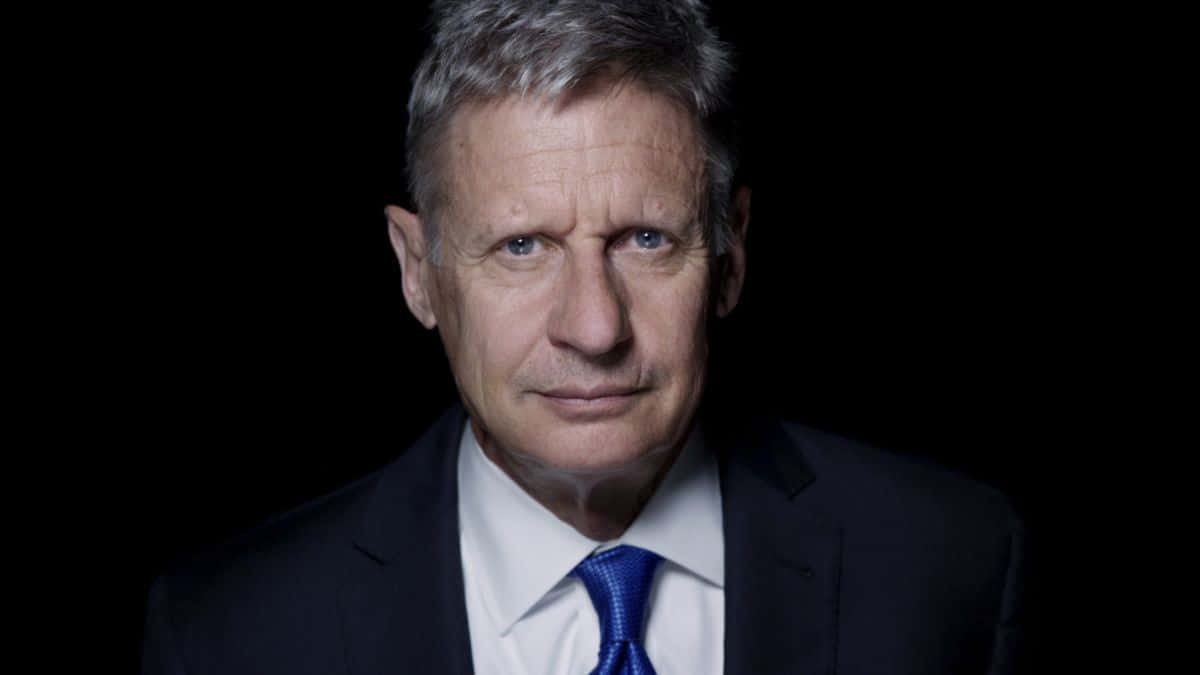 Gary Johnson Exudes Black Aesthetic Charm Background