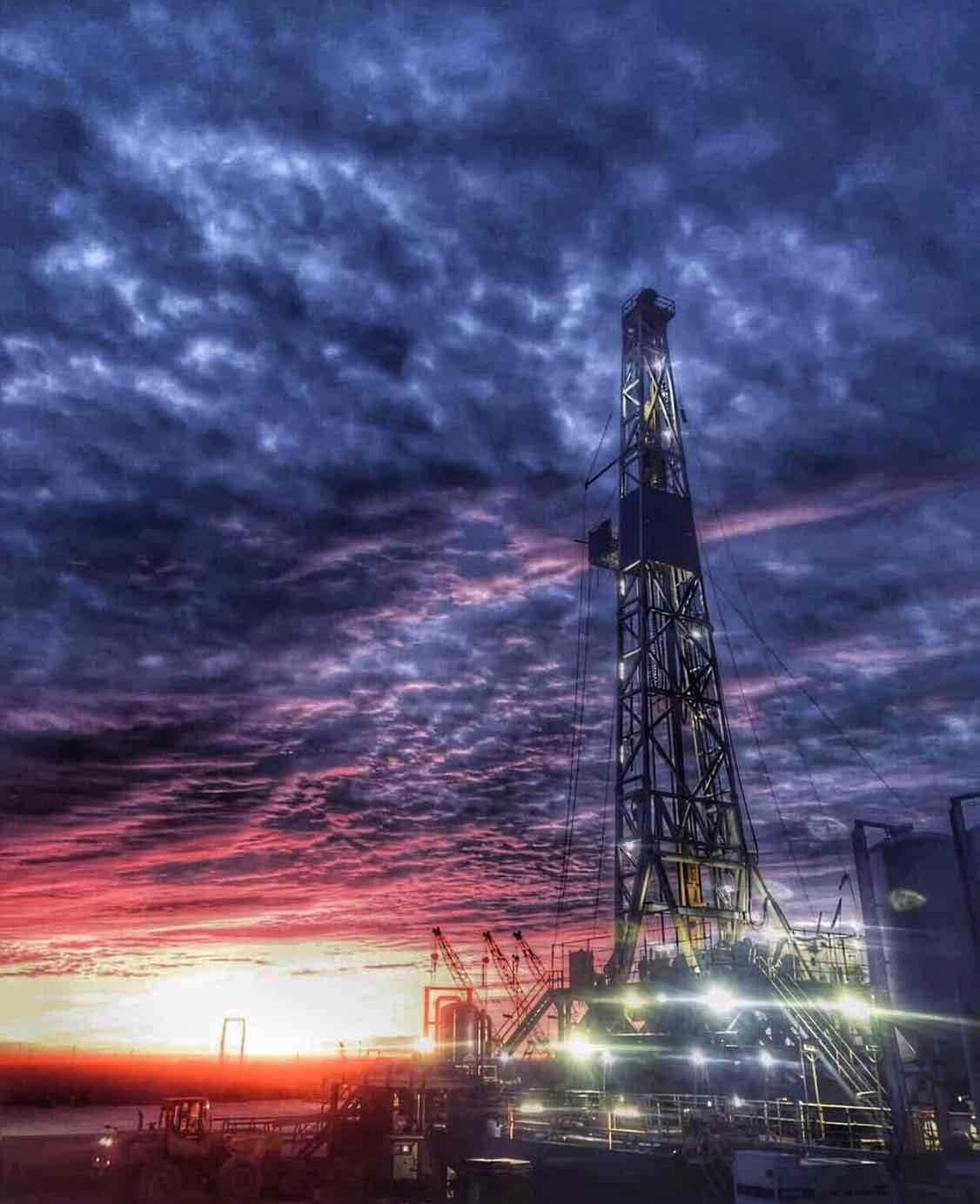 Gas Conservation Global Oil Rig Background