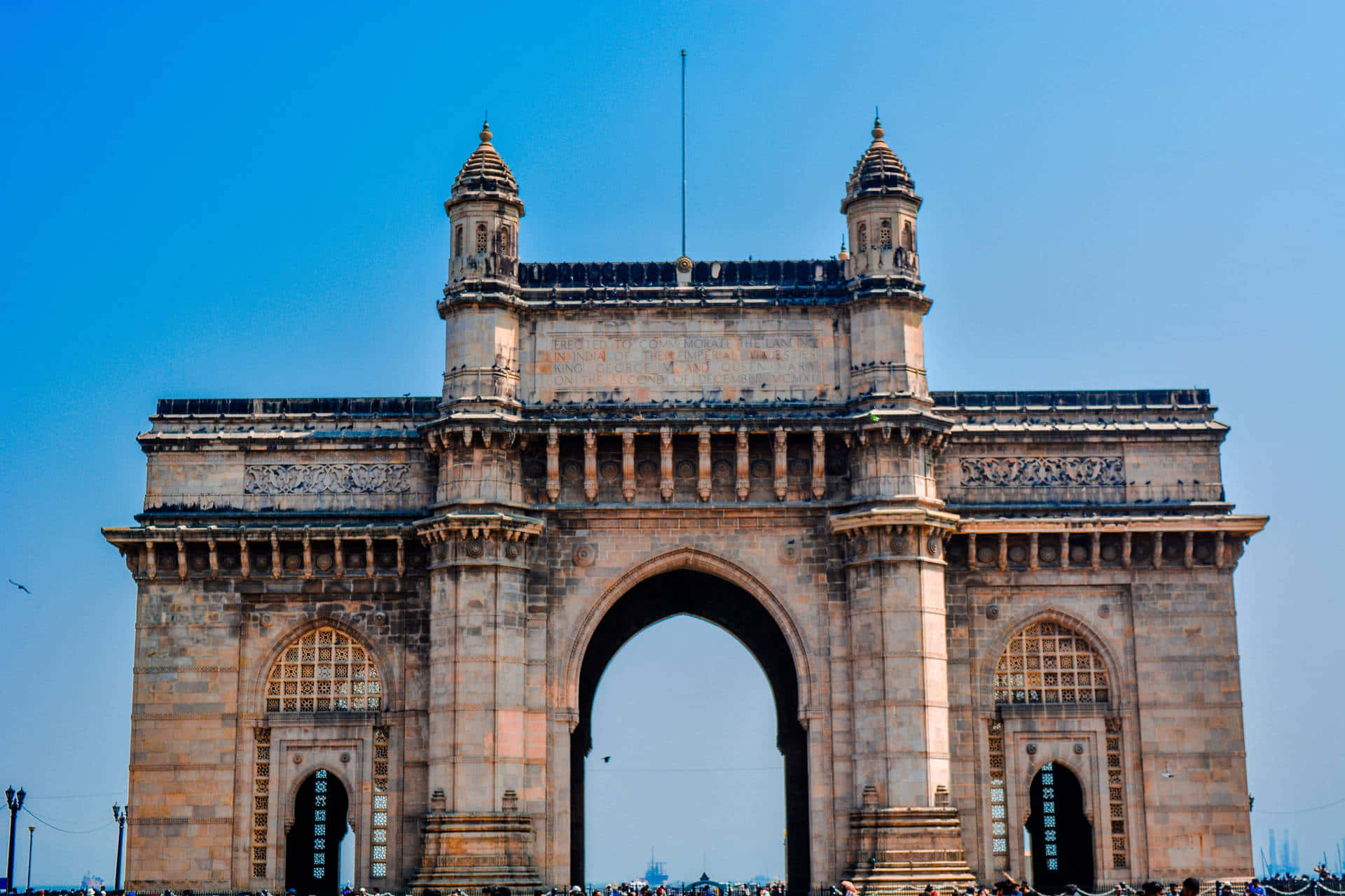 Gateway To India Beautiful Day Background