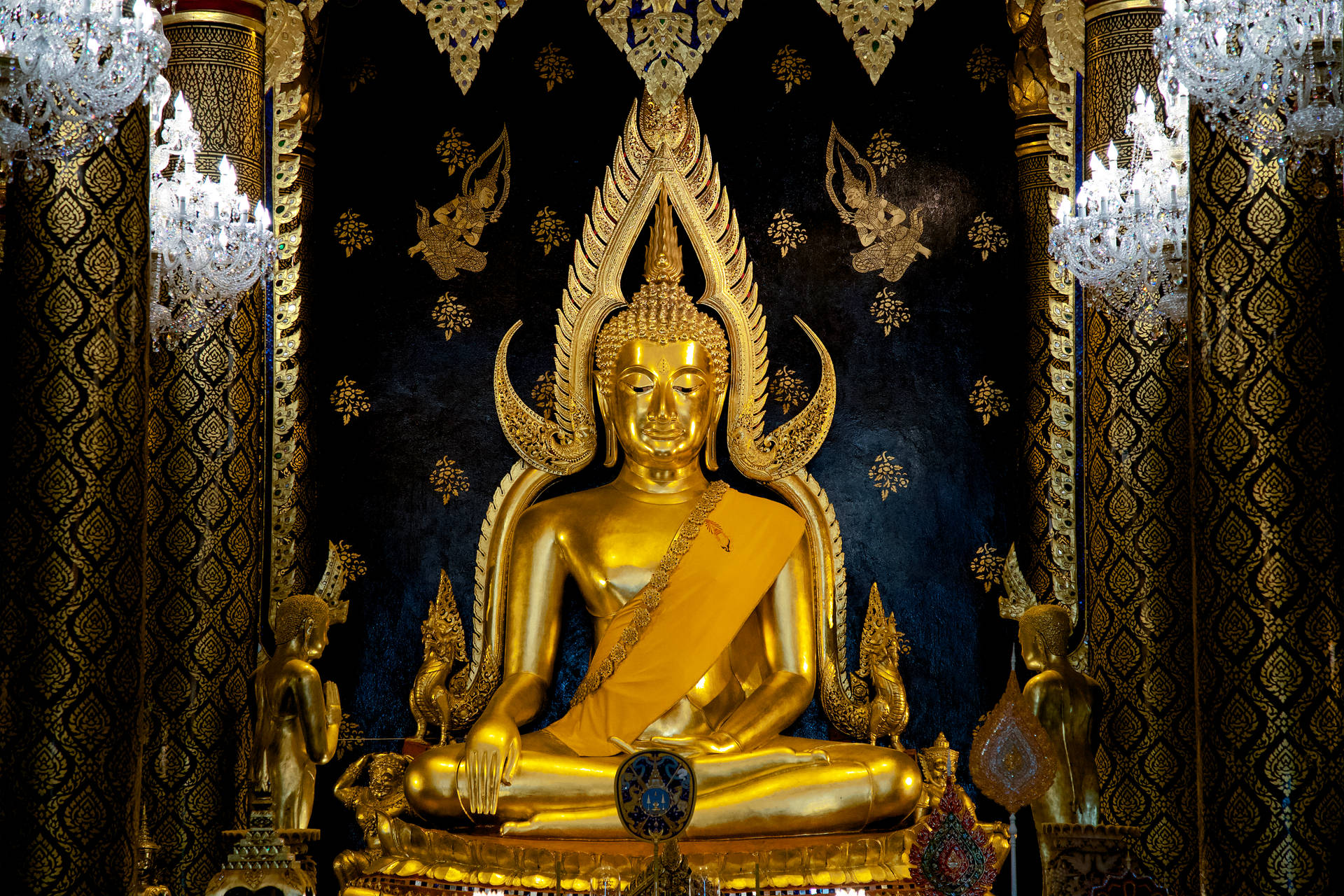 Gautam Buddha Golden Hindu Statue Background
