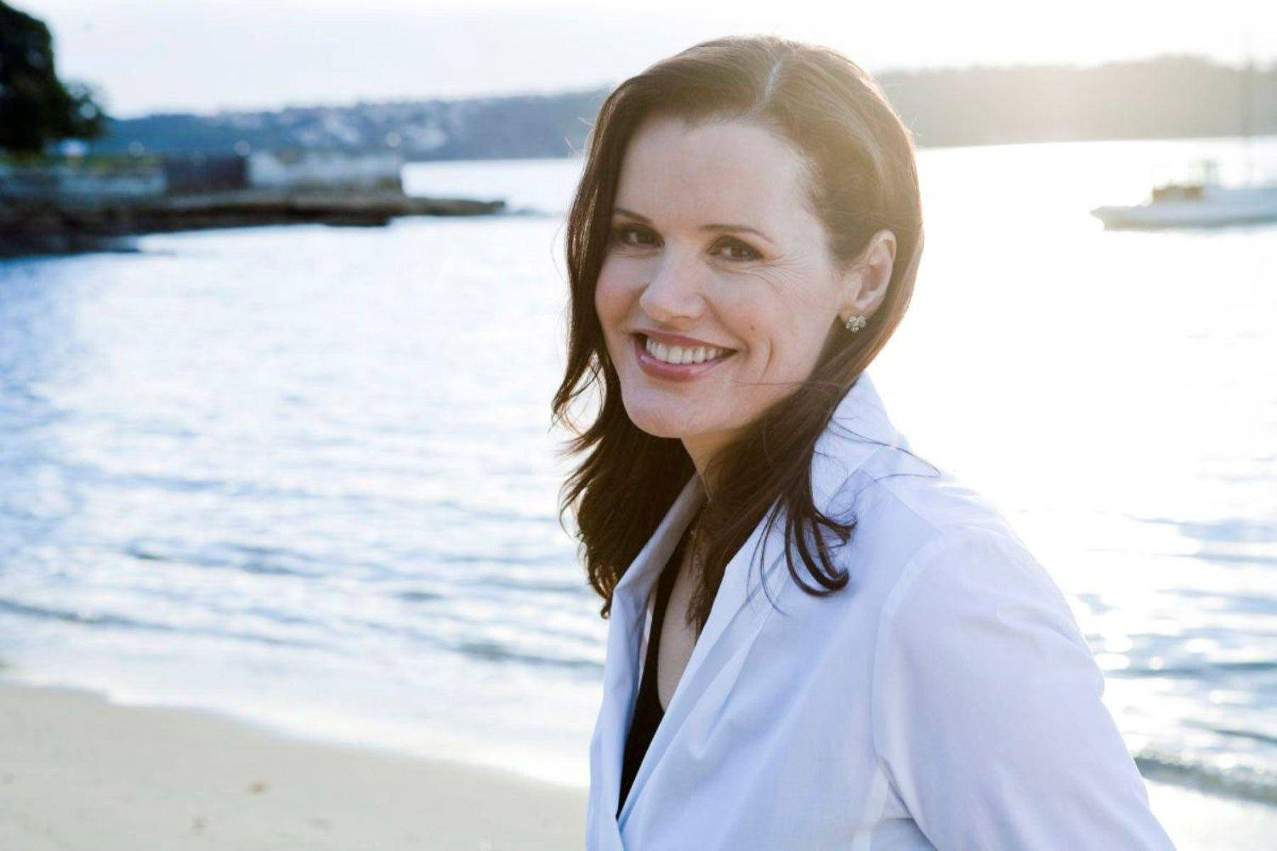 Geena Davis By The Sea Background