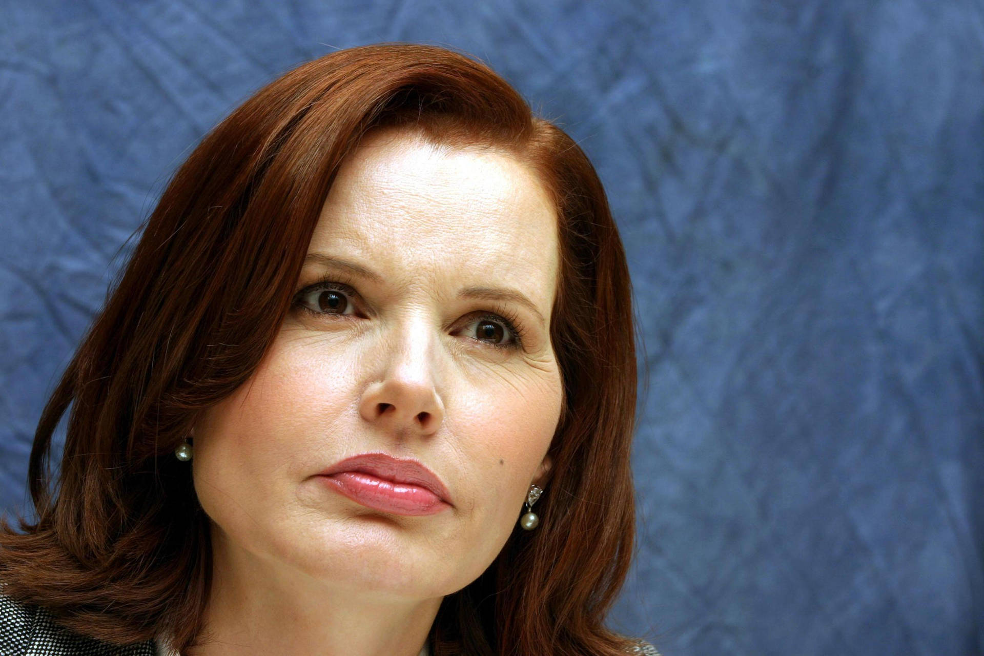 Geena Davis With A Curious Expression Background