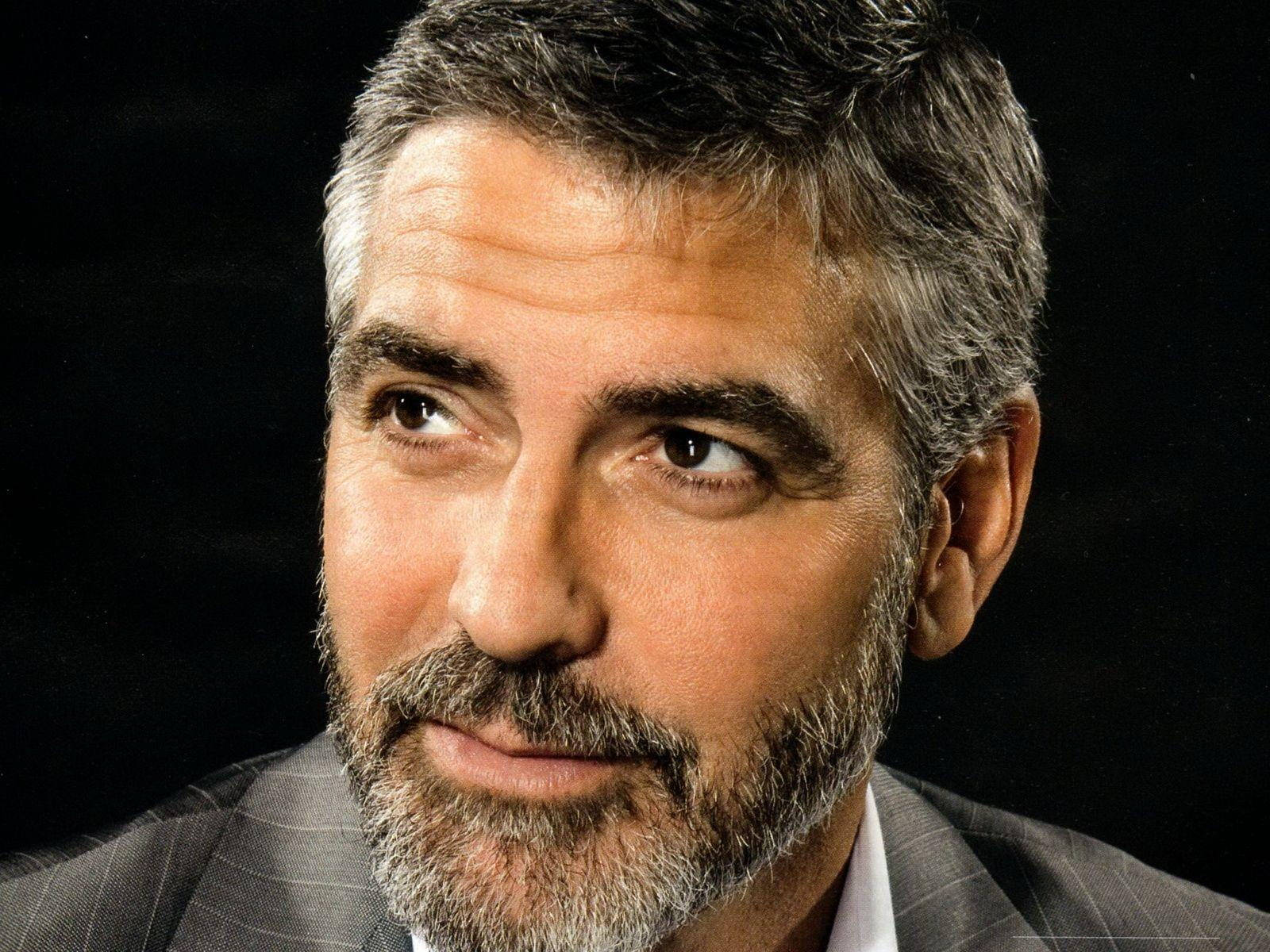 George Clooney Looking To The Left