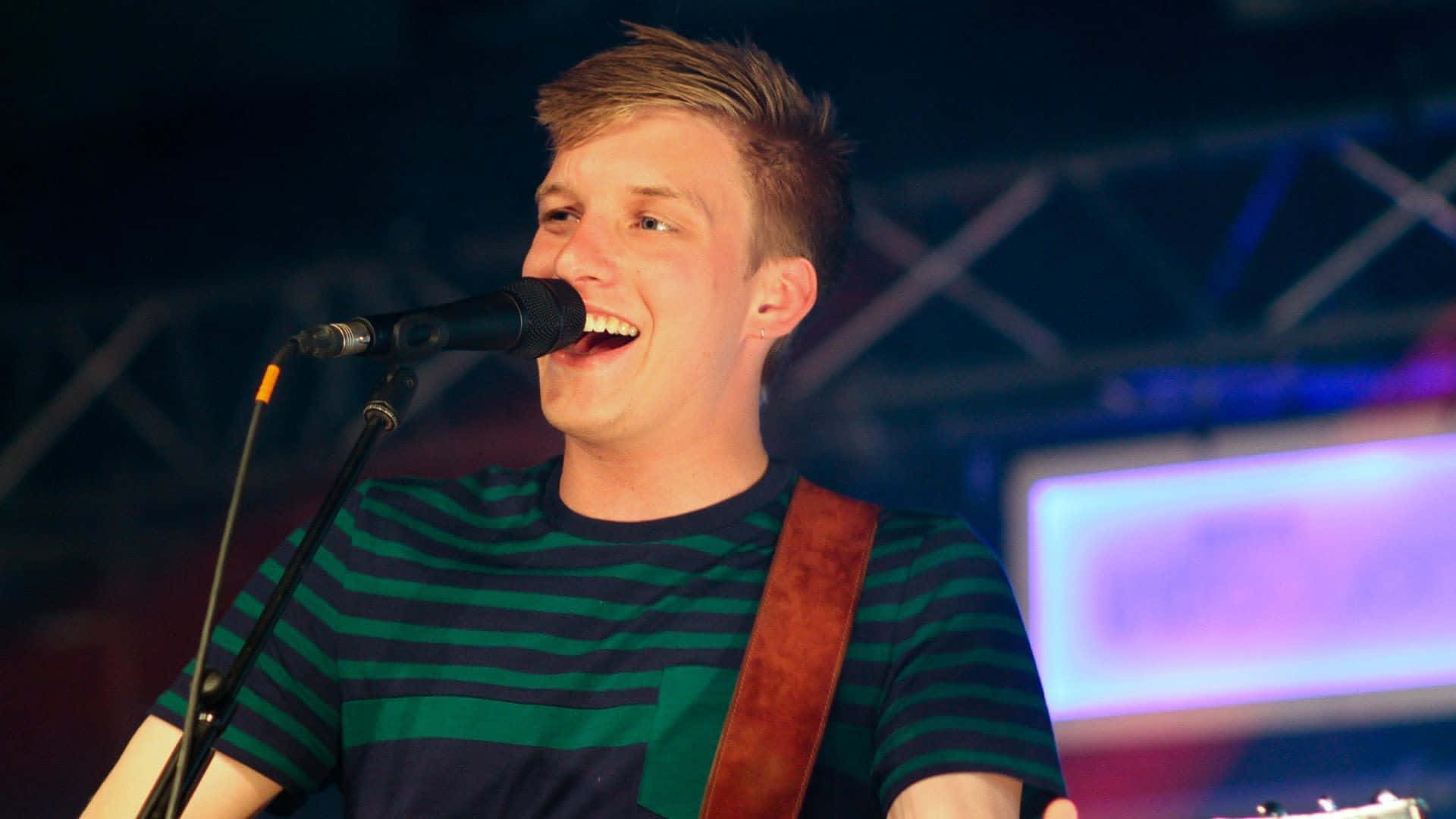 George Ezra Background