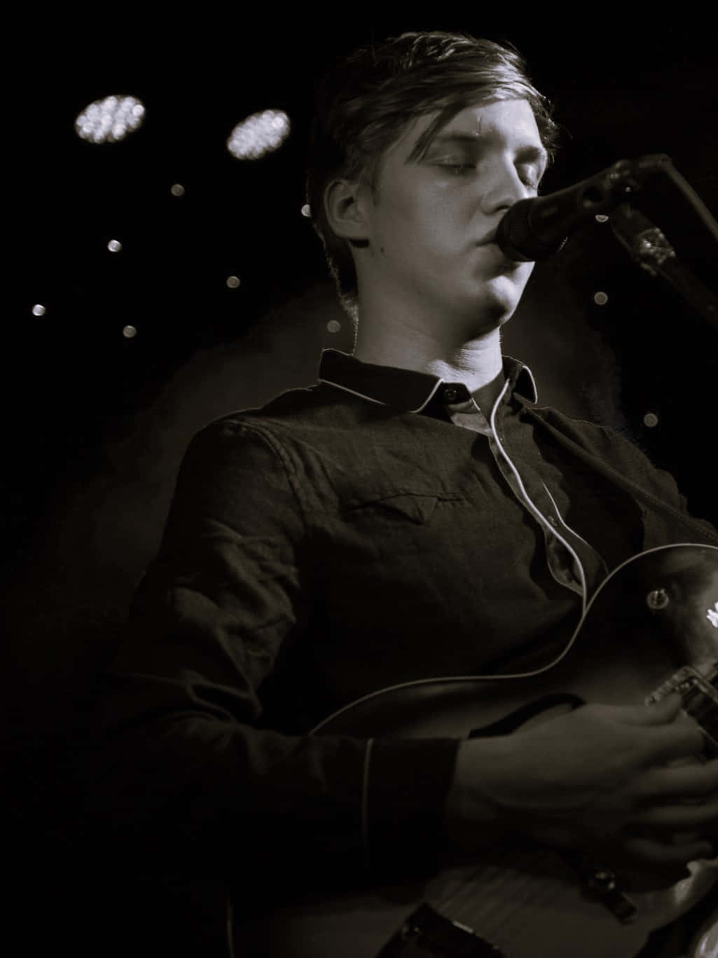 George Ezra Background