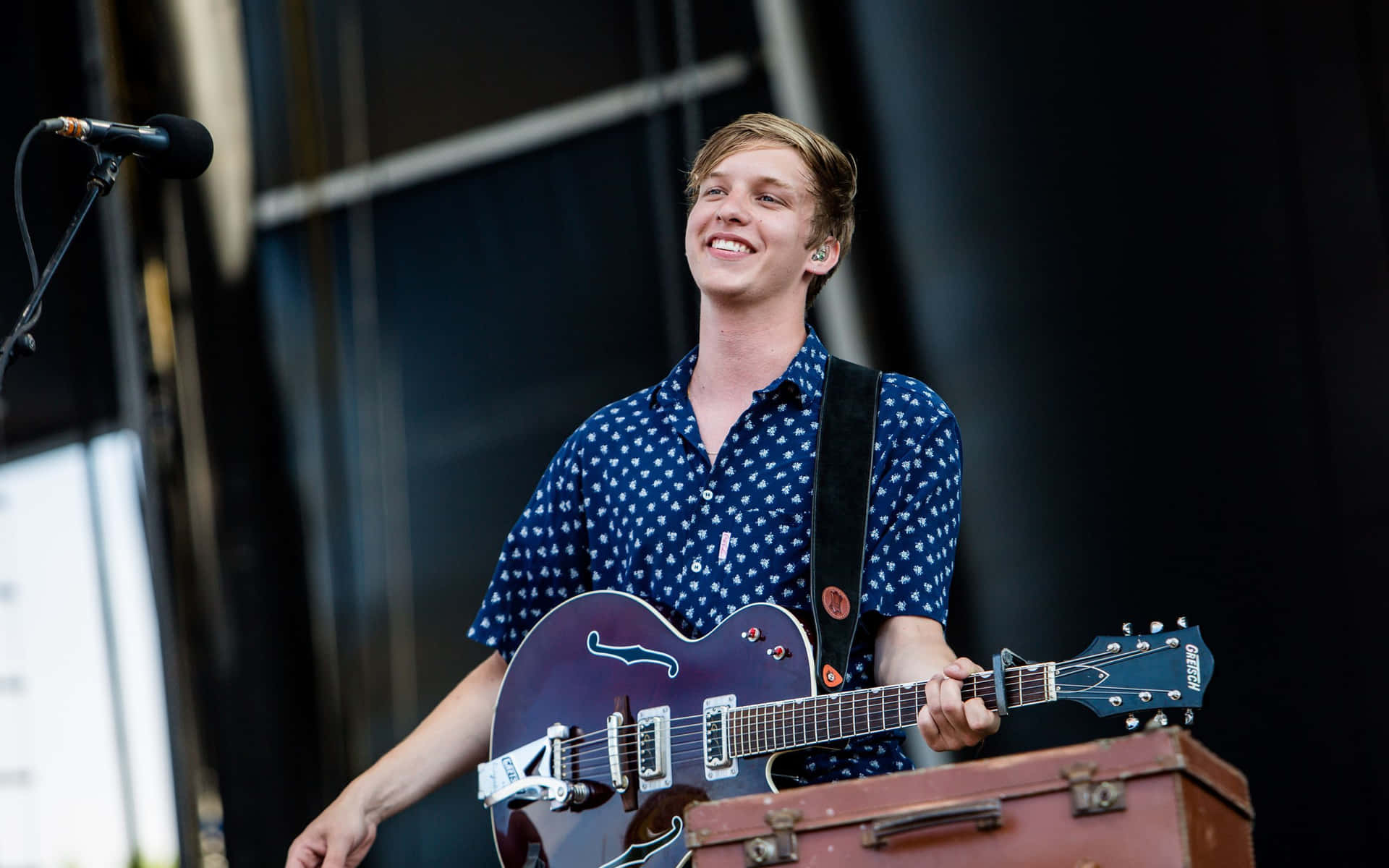 George Ezra Background