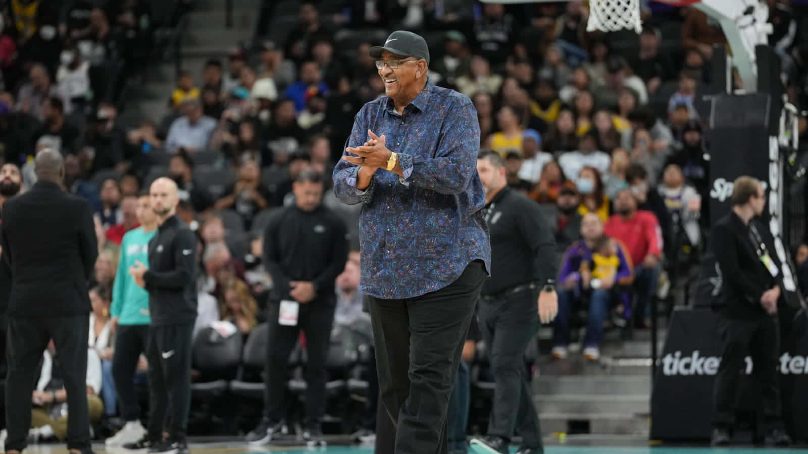 George Gervin Basketball Game Sidelines Background