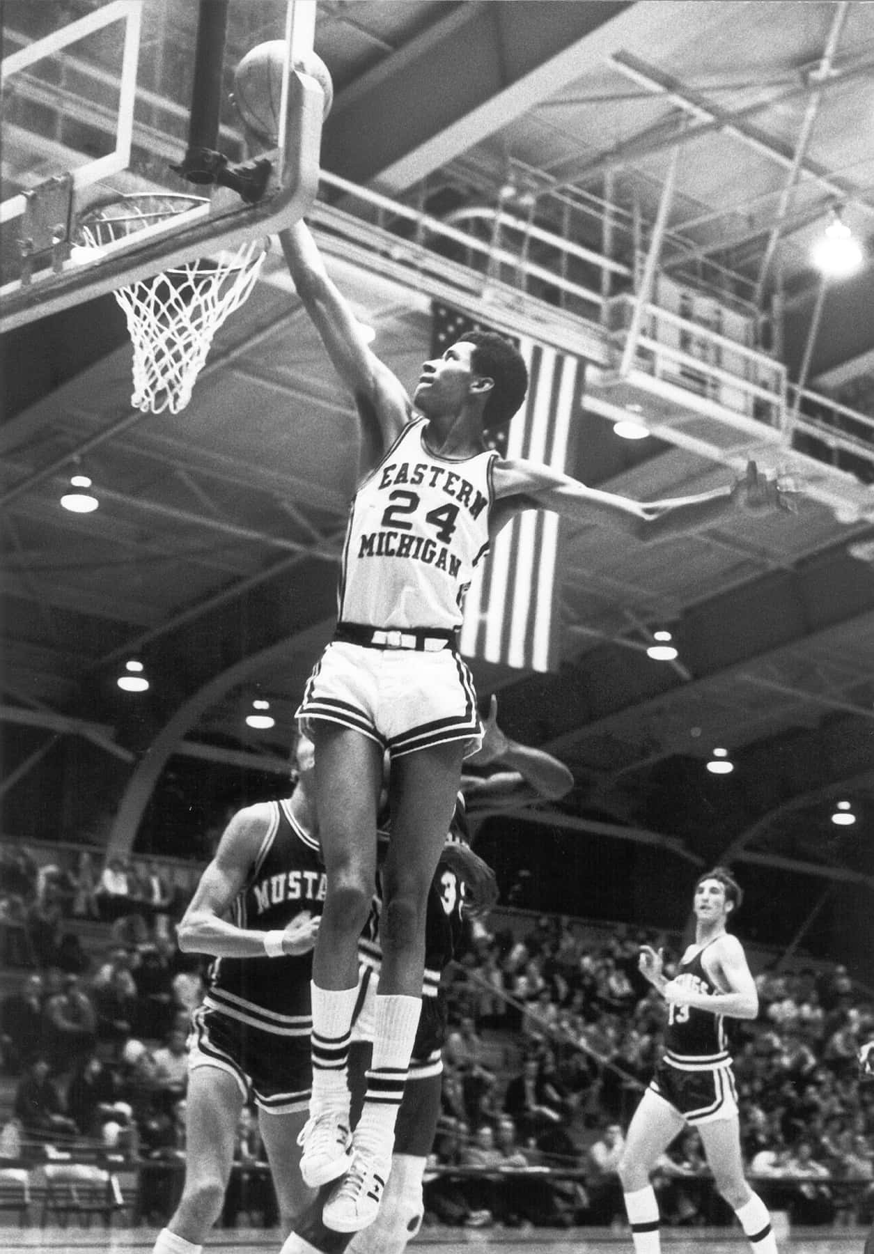 George Gervin Vintage Basketball Game Background