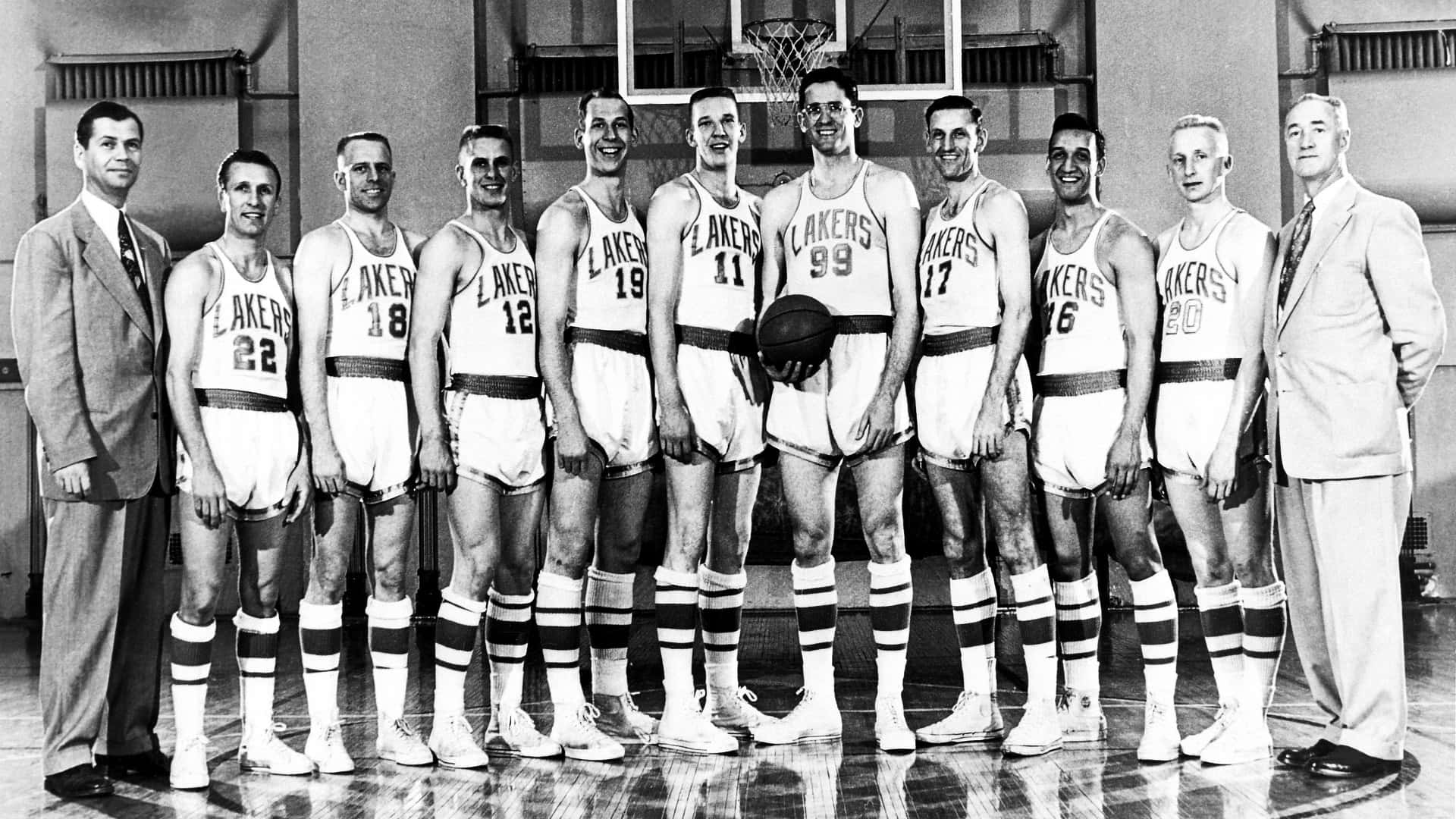 George Mikan Lakers Nba Champion Background