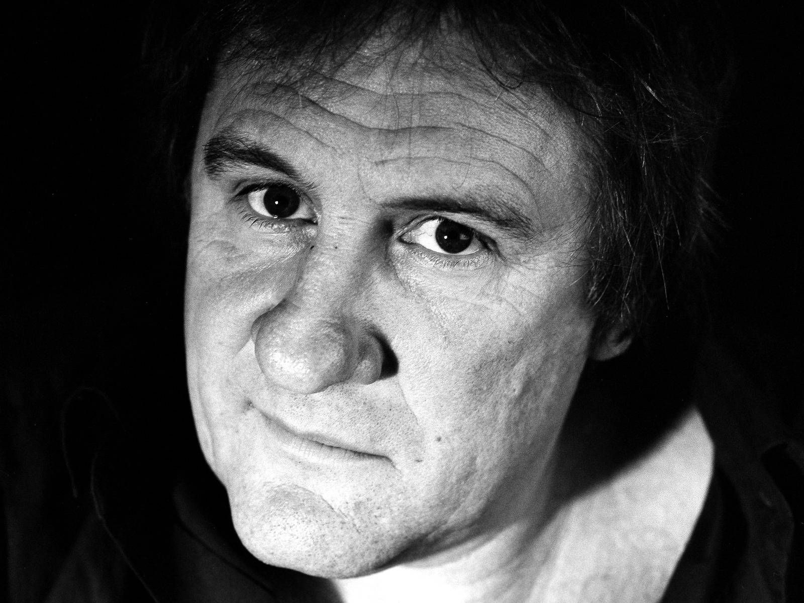 Gérard Depardieu Black And White Close-up Background