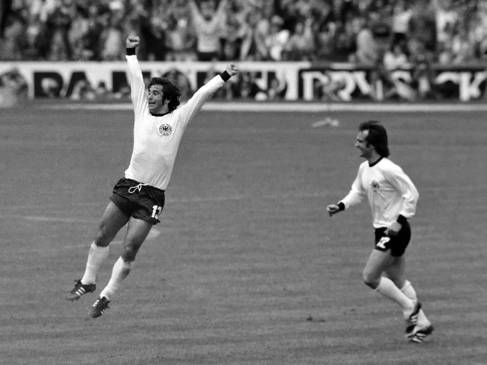 Gerd Muller And Franz Beckenbauer Celebrating Background