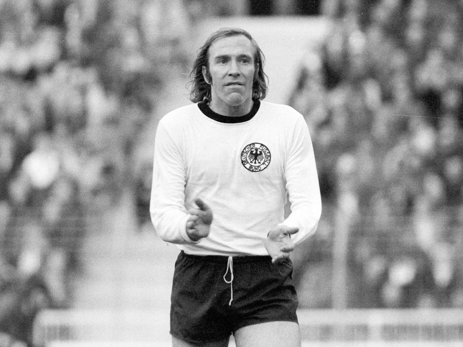 German Football Athlete Günter Netzer Uefa Qualifying Match 1975 Background