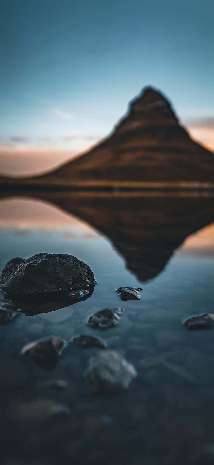 Get Busy Using Calm Mobile For A Smooth, Connected Experience Background