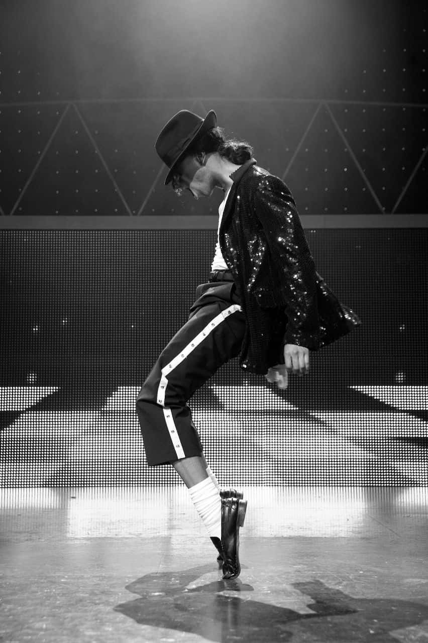 Get Grooving To The King Of Pop With The Michael Jackson Iphone Background