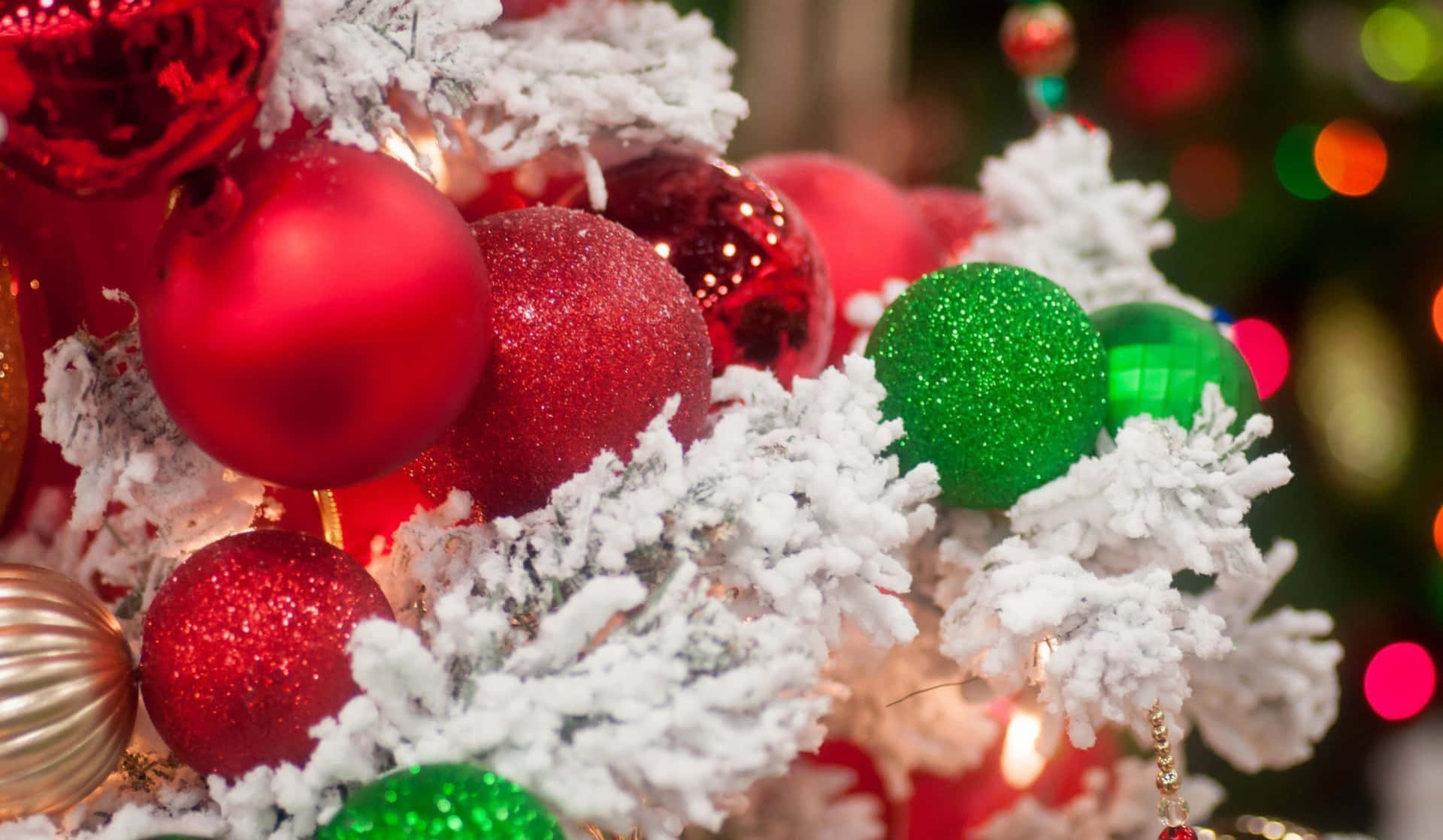 Get Into The Christmas Spirit With Red And Green! Background