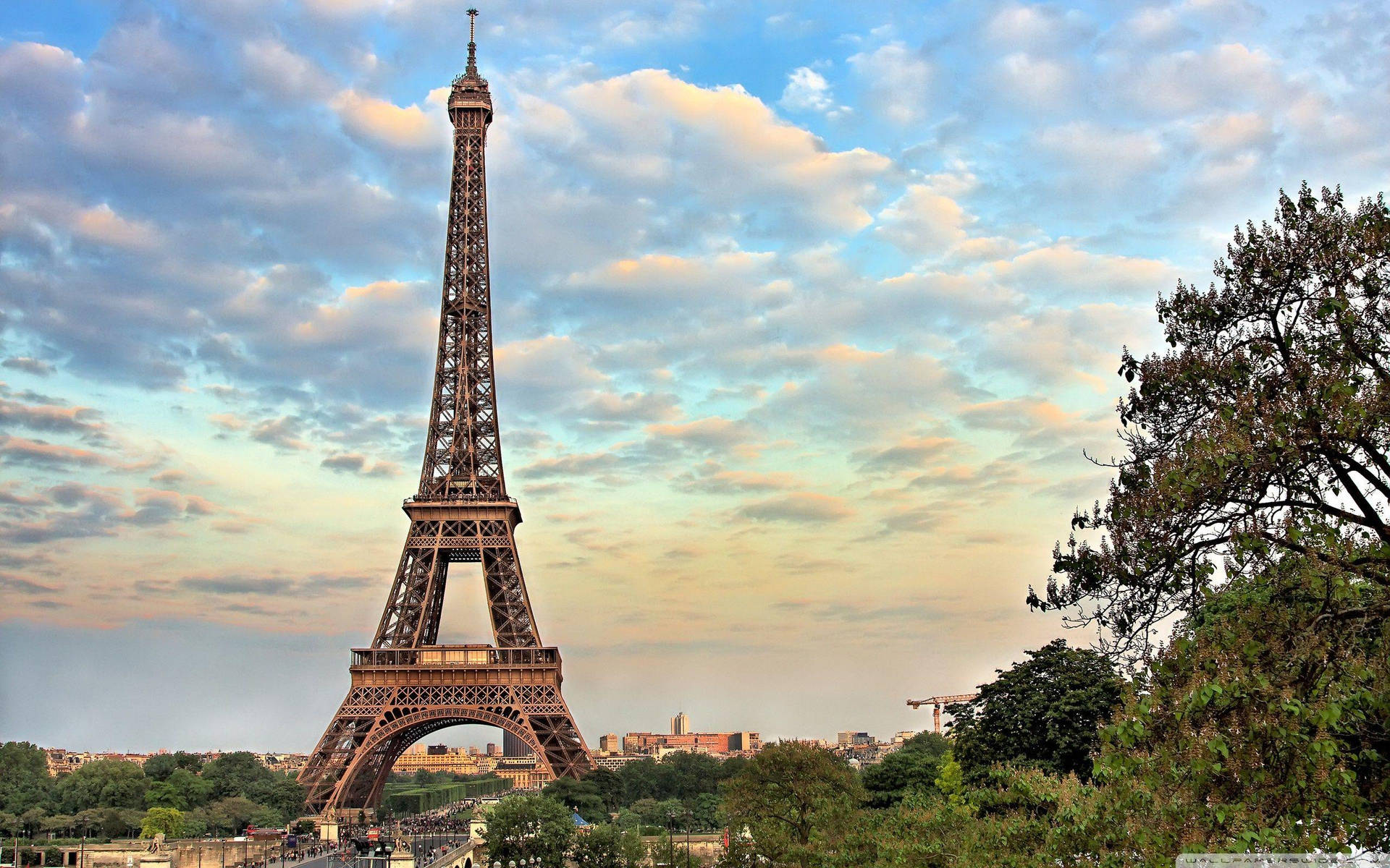 Get Lost In The Beauty Of The Eiffel Tower In Paris Background