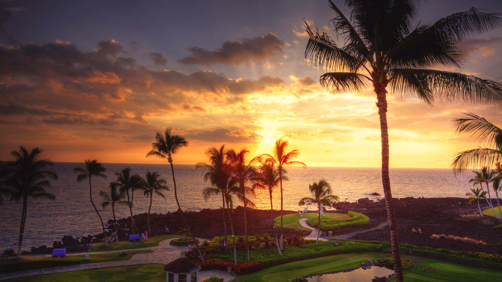 Get Lost In The Mesmerizing Beauty Of The Hawaiian Sunset. Background