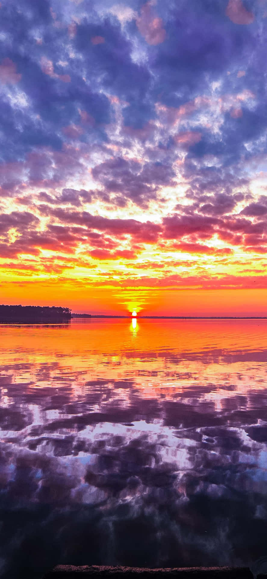 Get Out Of The Hustling City Life And Experience The Beauty Of Sunset Beach With Your Iphone Background