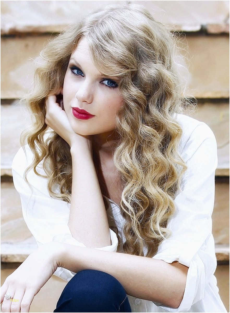 Get That Taylor Swift Look With The New Iphone Background