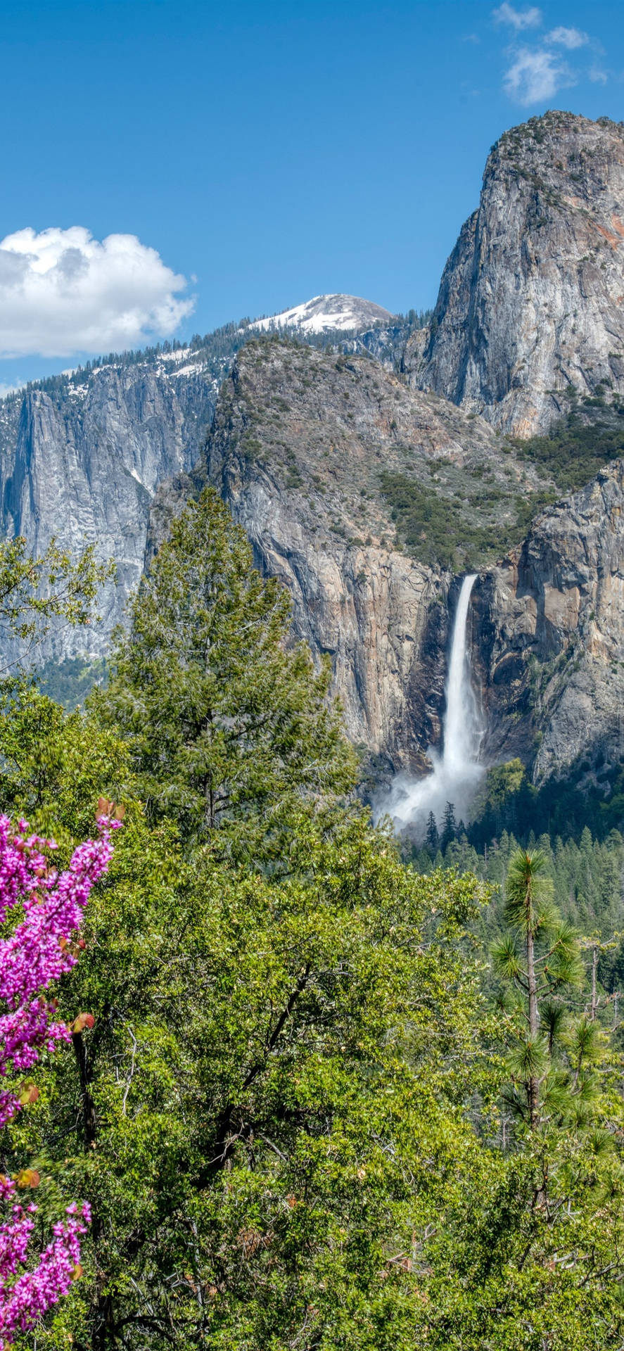 Get The Latest Yosemite Iphone To Experience The Heights Of Technology Background