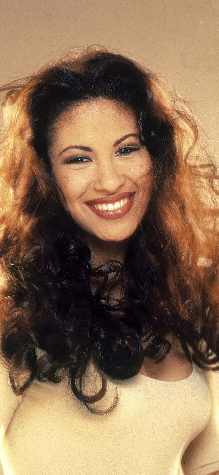 Get The Power Of Selena Quintanilla In Your Pocket. Background