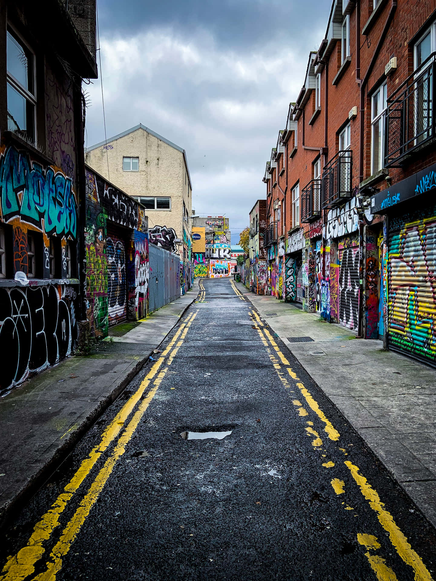 Ghetto Hood Street With Graffiti Background