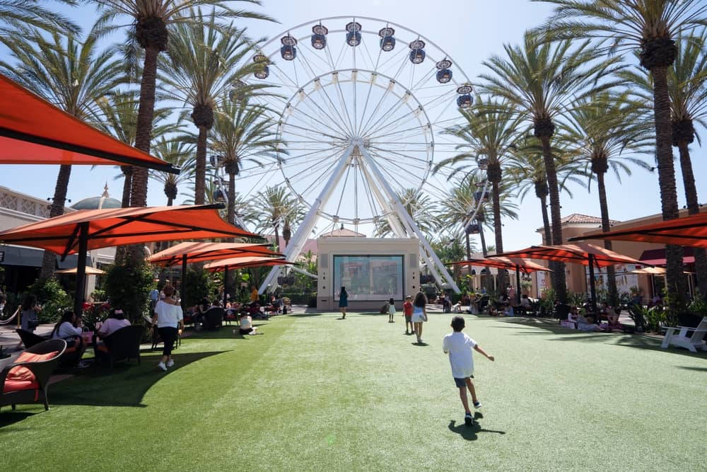 Giant Ferris Wheel In Irvine Spectrum Center