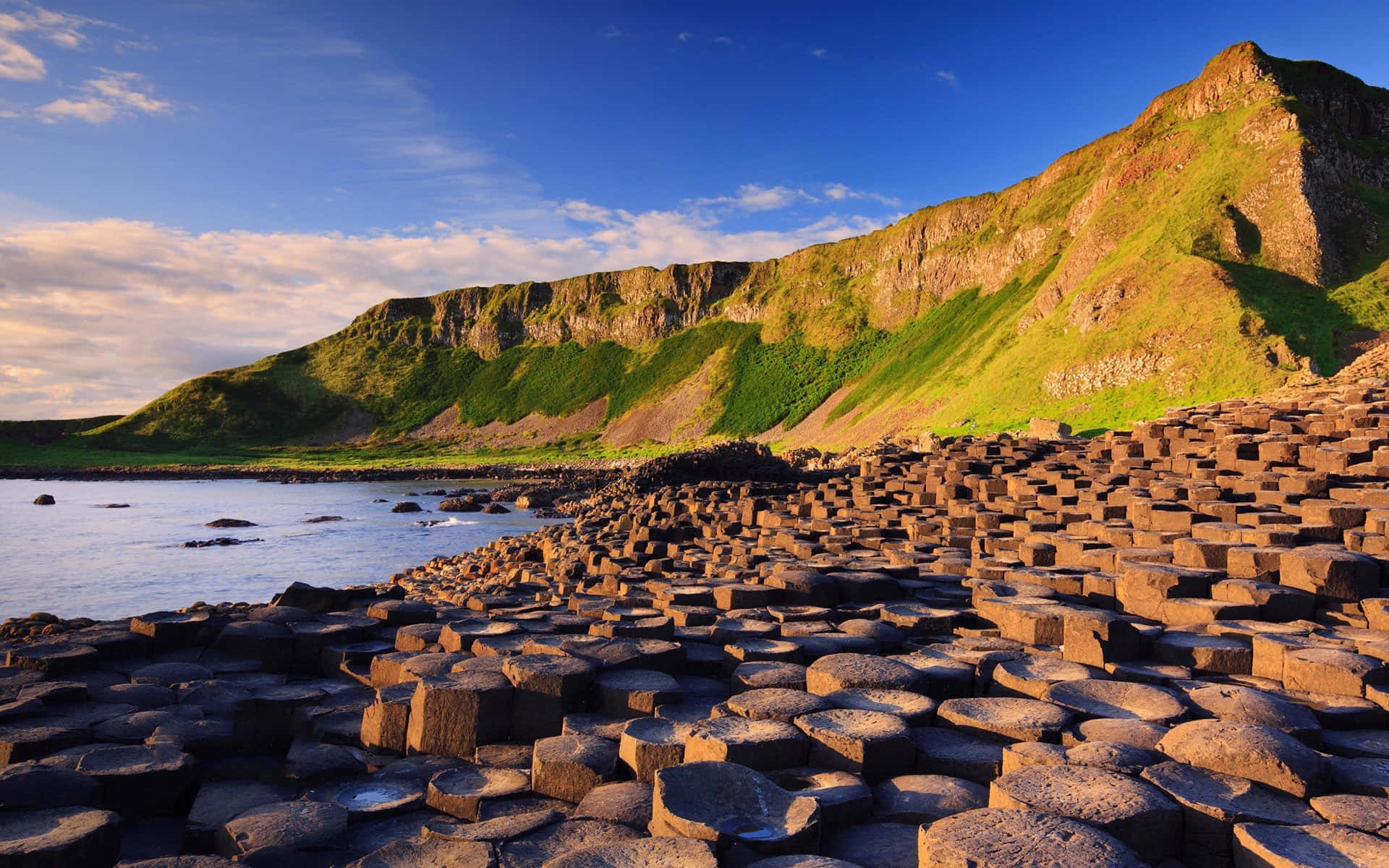 Giant's Causeway Daylight View Background