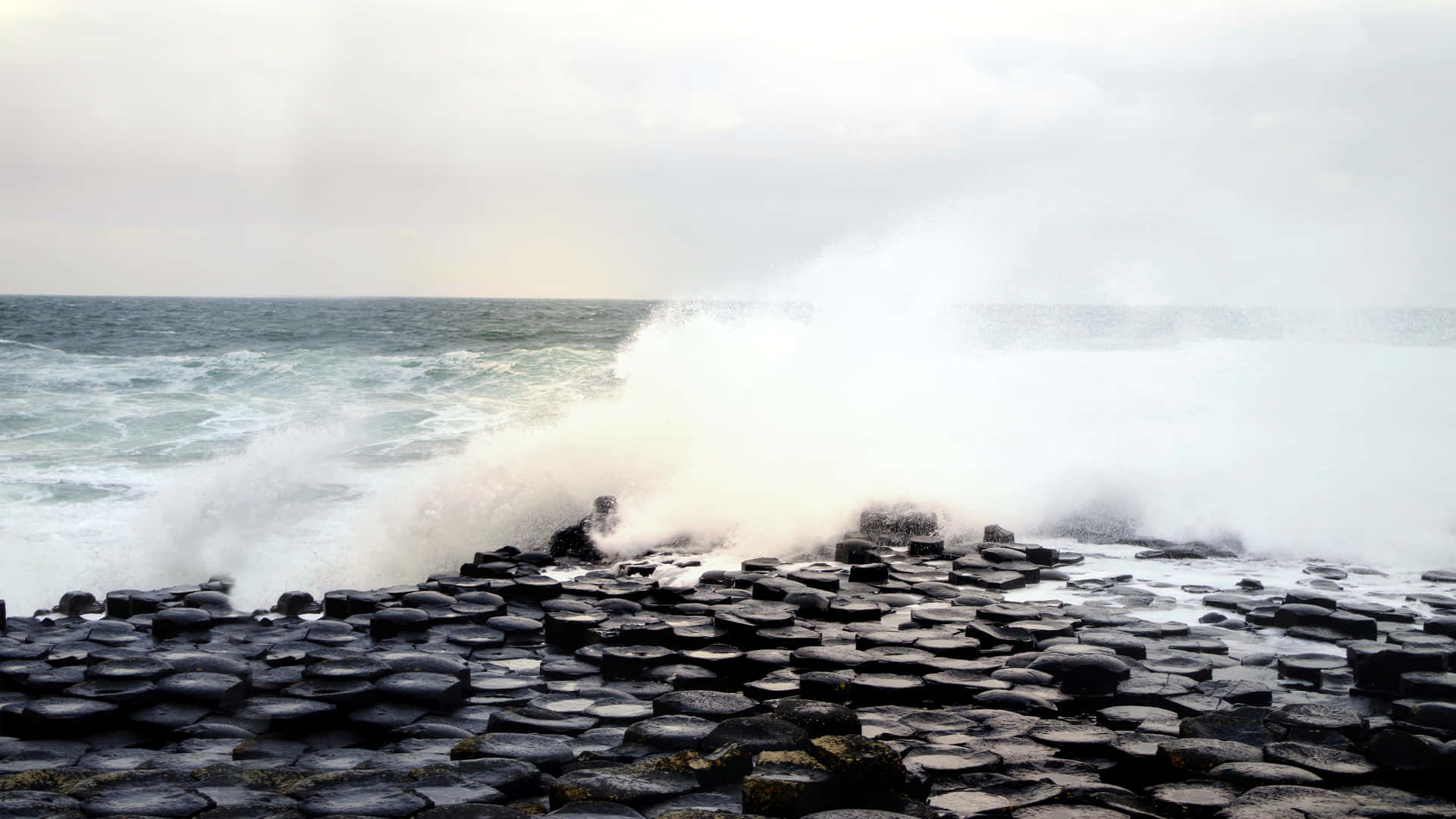 Giant's Causeway Ocean Wave Background