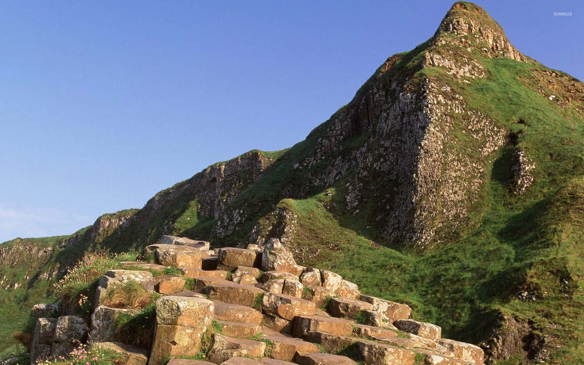 Giant's Causeway Rock Mountain Background
