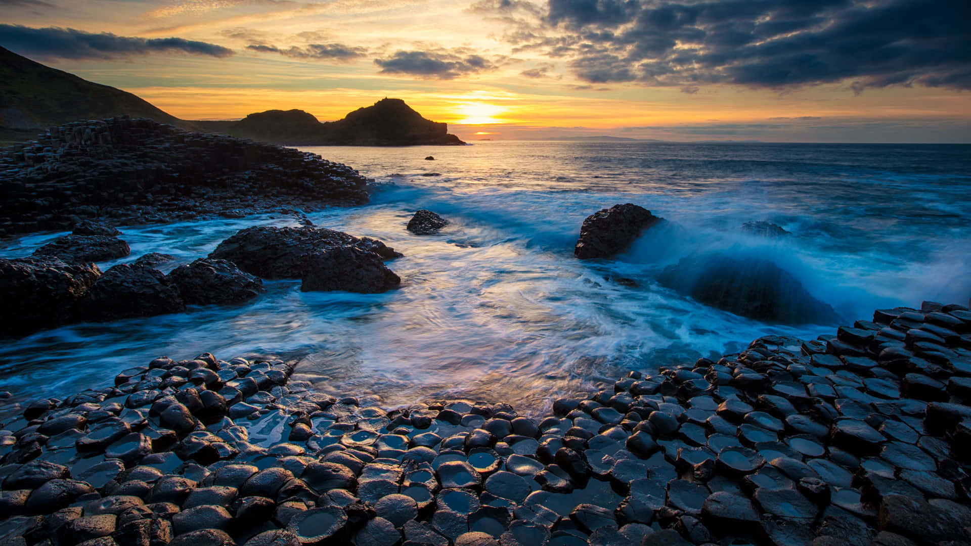 Giant's Causeway Sunset View Background
