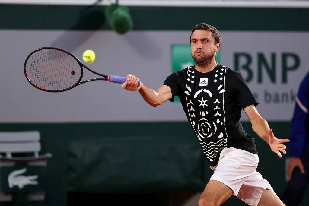 Gilles Simon Catching Ball