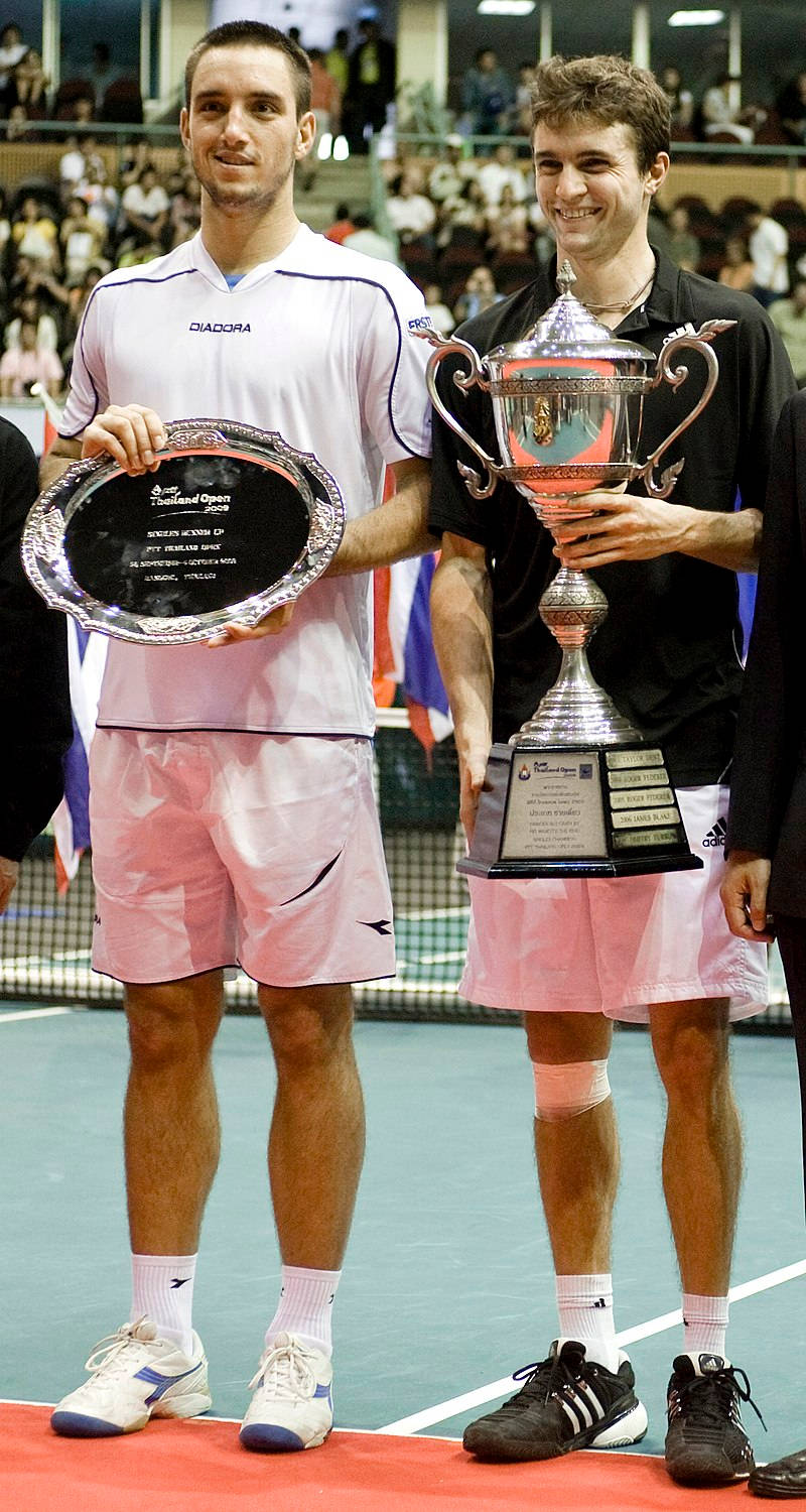 Gilles Simon Holding Award Background