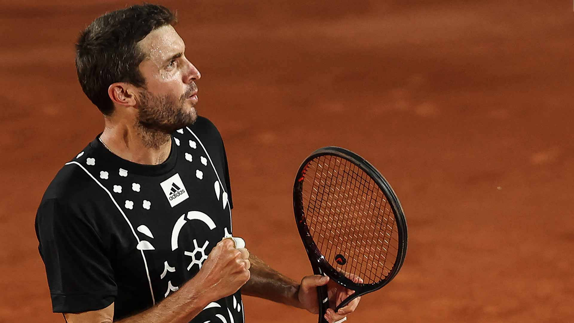 Gilles Simon Looking At Fans