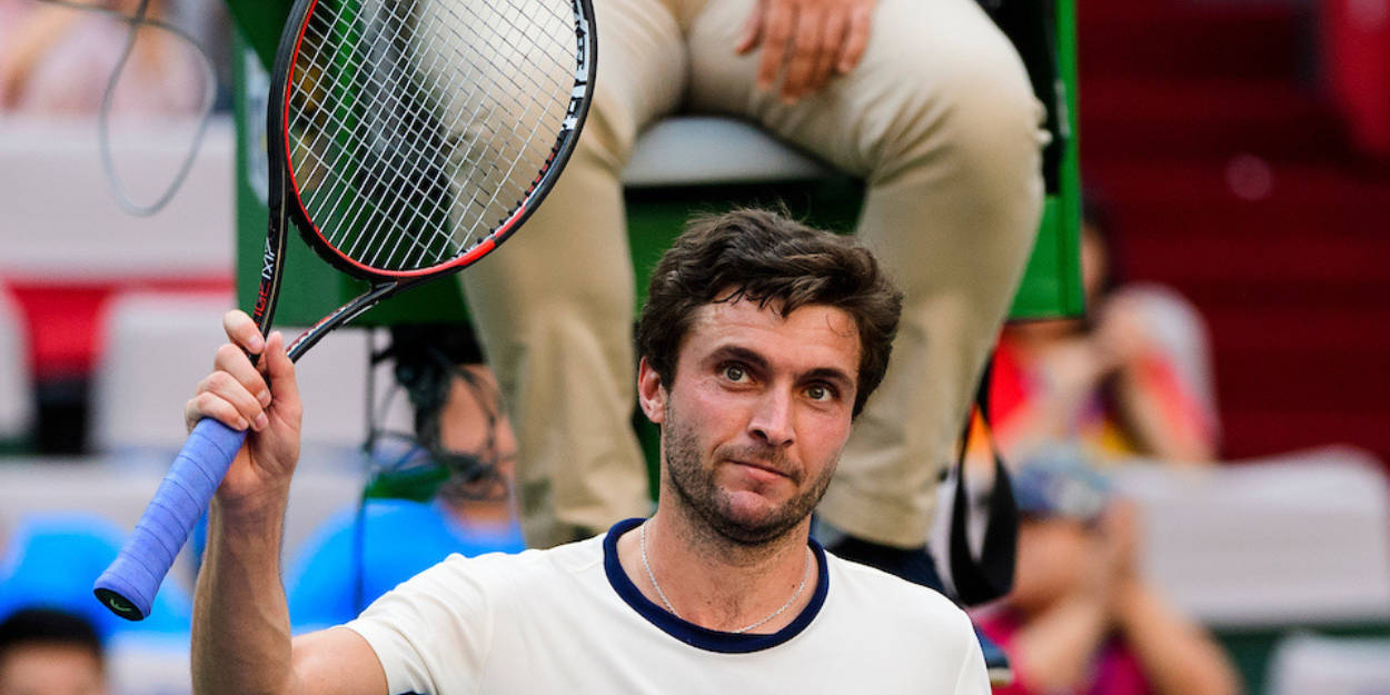 Gilles Simon Near Umpire Background