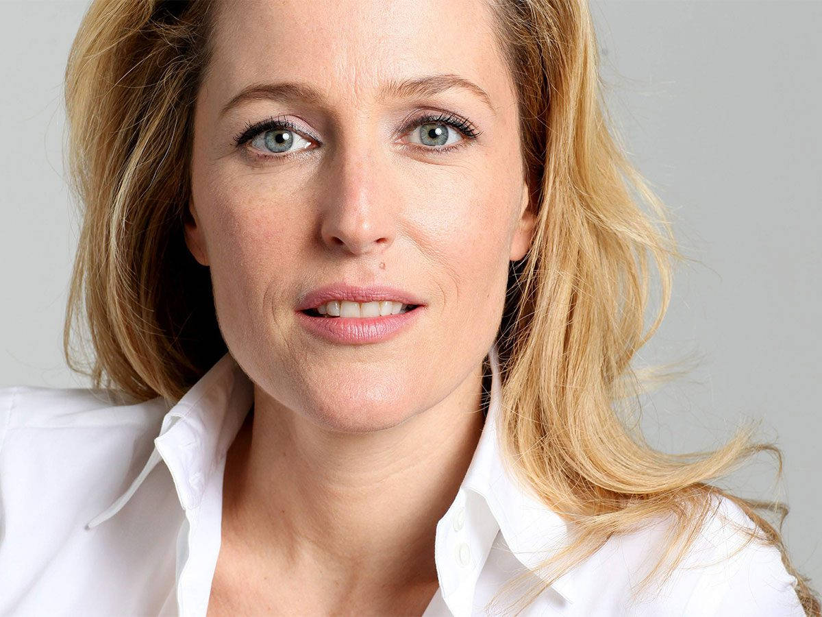 Gillian Anderson Closed Up Background