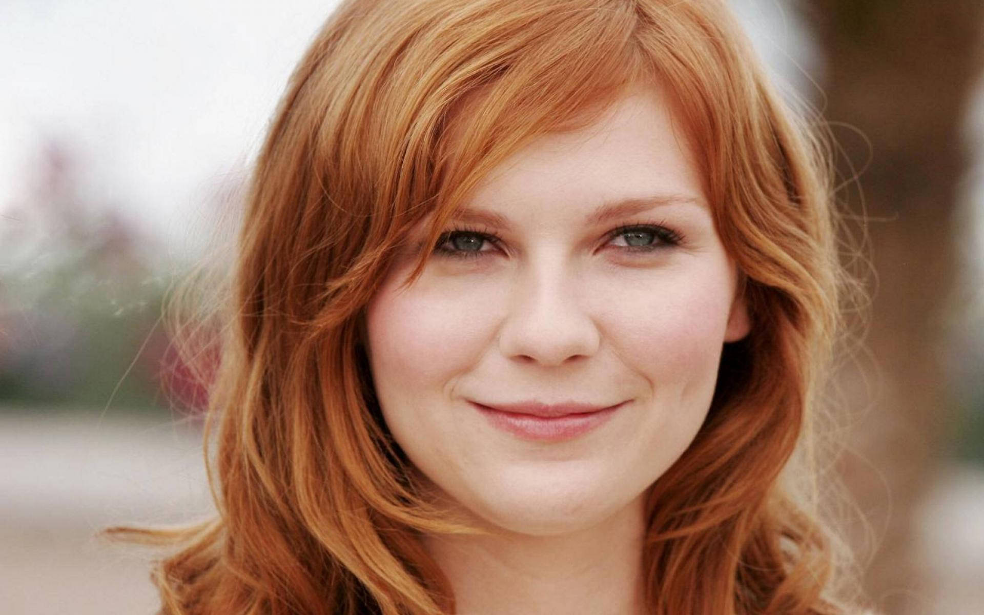 Ginger Kirsten Dunst Background